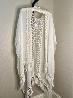 Melrose and Market off white lace Ruana